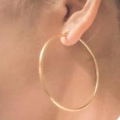 Earrings with big hoops are always on trend